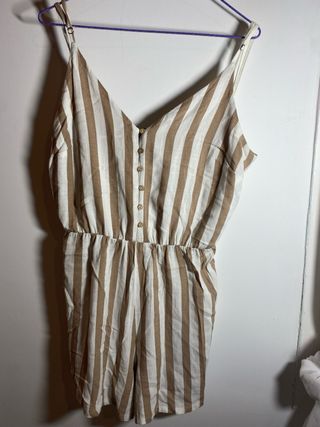Mono corto Stradivarius rayas beige y marrón