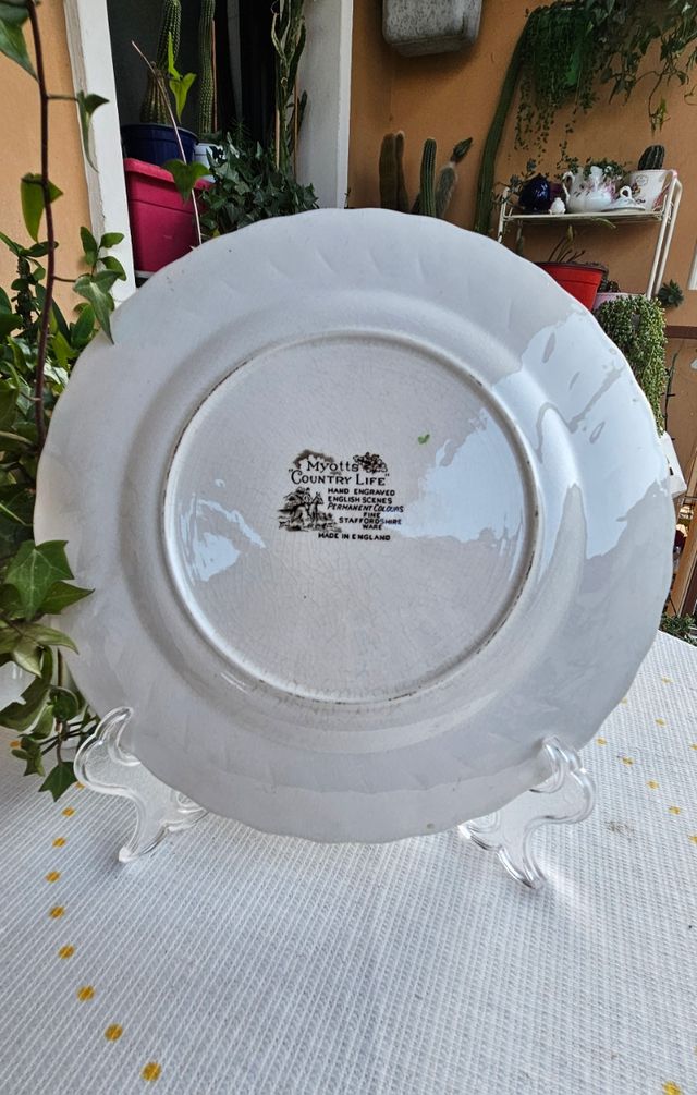 Piatto Myott con  scene a cavallo