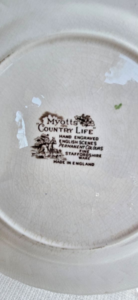 Piatto Myott con  scene a cavallo