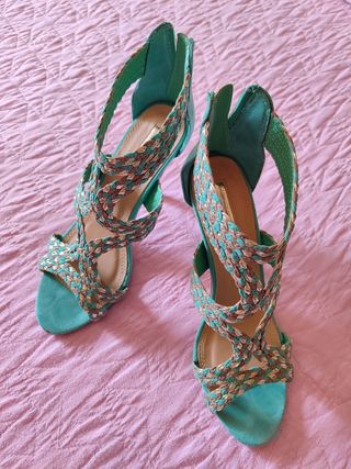Sandalias de tacón trenzadas multicolor