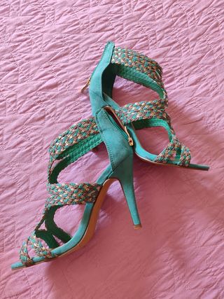 Sandalias de tacón trenzadas multicolor