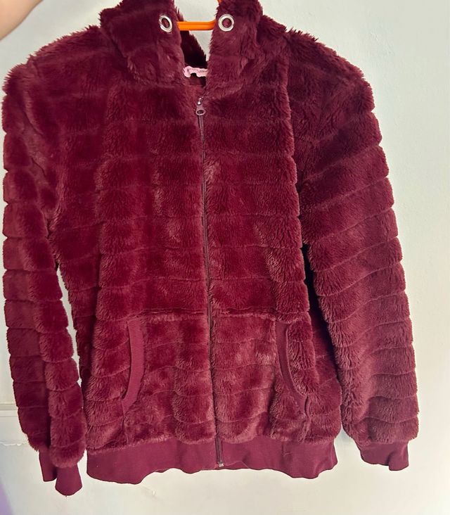 Chaqueta Hunkemöller pelo burdeos