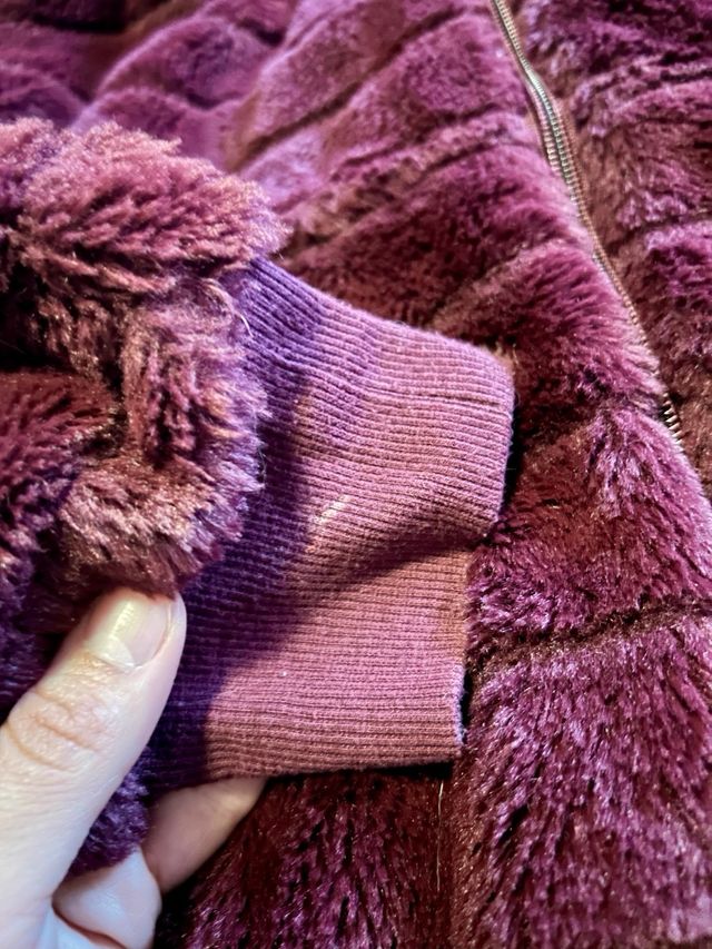 Chaqueta Hunkemöller pelo burdeos