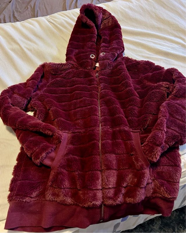 Chaqueta Hunkemöller pelo burdeos