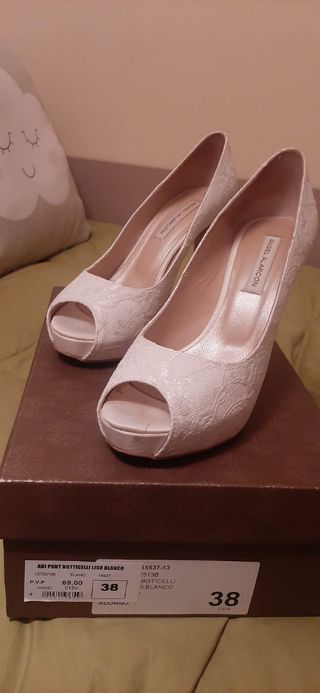Zapatos ceremonia Angel Alarcón blancos n° 38/39.