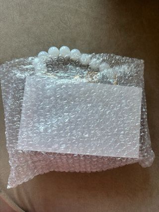 Bolso de fiesta blanco con detalles dorados