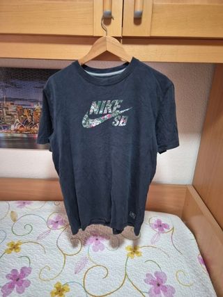 Camiseta Nike SB floral