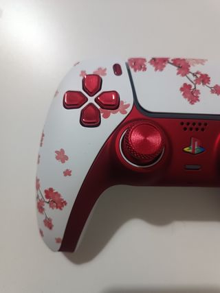 Mando PS5 con Flores y joysticks TMR magnéticos.