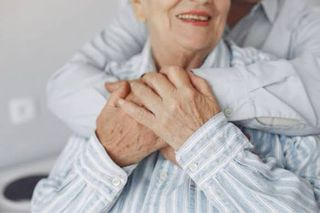 cuidadora de personas mayores