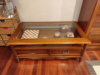 Mesa de centro de madera con cristal