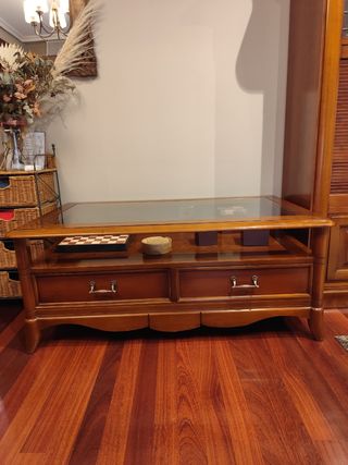 Mesa de centro de madera con cristal