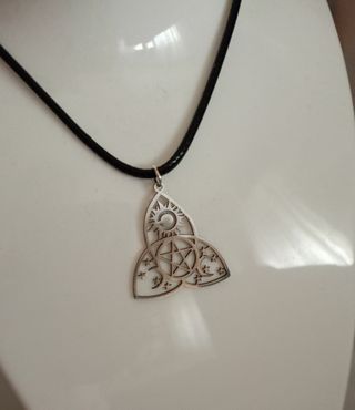 Colgante Triqueta Sol y Luna Estrellas