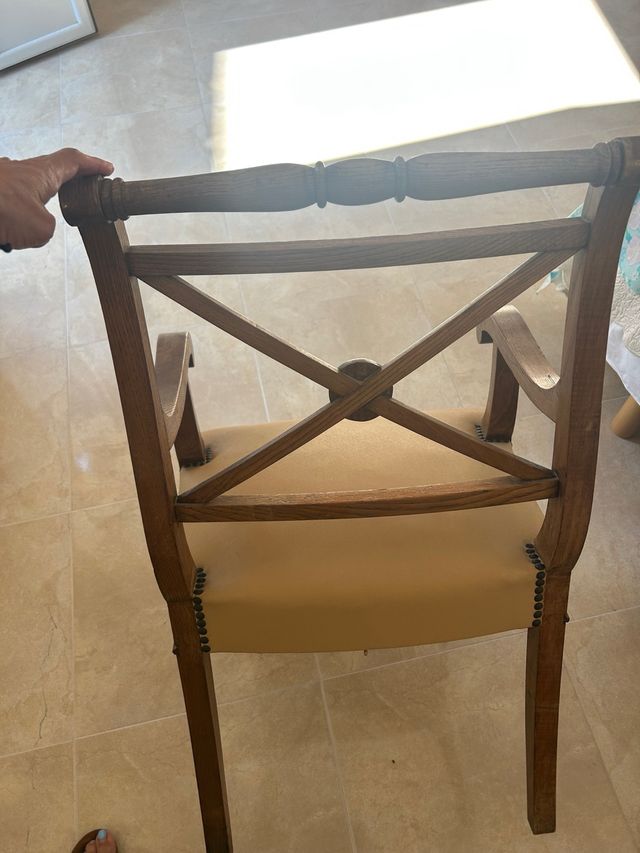 Dos sillones isabelinos antiguos