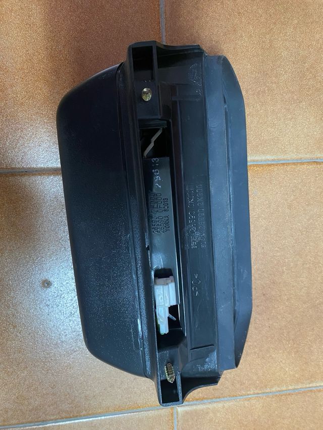 Tercera luz de freno Nissan Terrano II