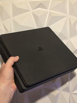 PS4 Slim 500 GB Completa + 7 Juegos