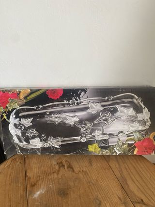 Travessa de vidro com folhas de hera