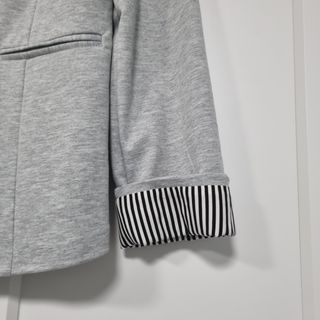 Blazer de punto gris perla