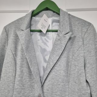 Blazer de punto gris perla