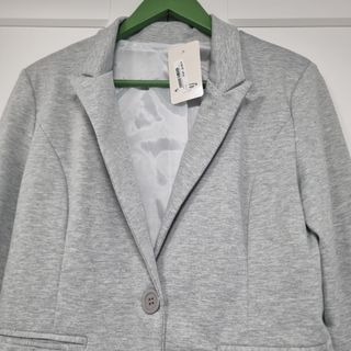 Blazer de punto gris perla