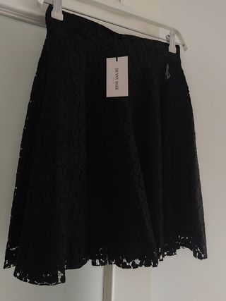 Falda negra de encaje