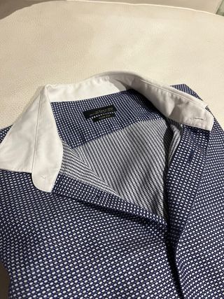 Camisa de hombre azul y blanca