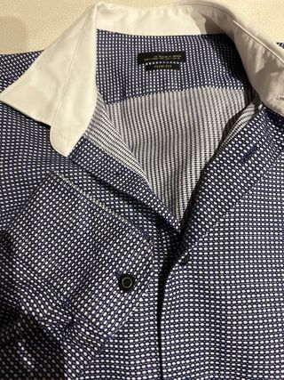Camisa de hombre azul y blanca