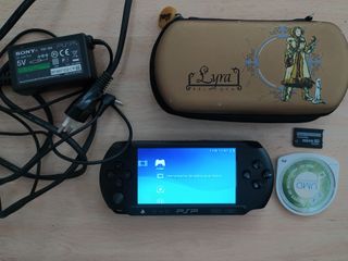 PSP E1004 Street Negra + funda + cargador + y más