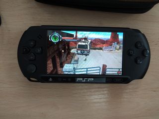 PSP E1004 Street Negra + funda + cargador + y más