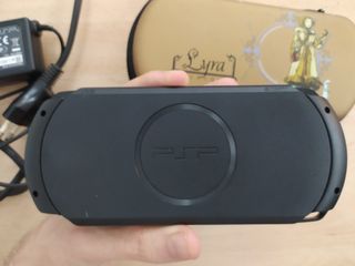 PSP E1004 Street Negra + funda + cargador + y más