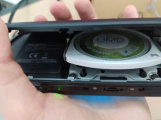 PSP E1004 Street Negra + funda + cargador + y más