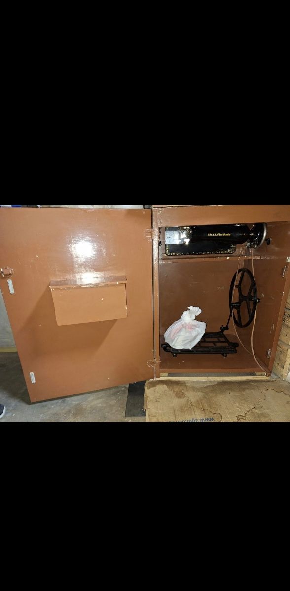 Máquina de coser Alfa antigua