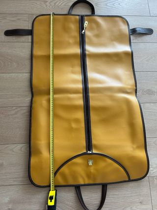 Maleta porta trajes amarilla y marrón