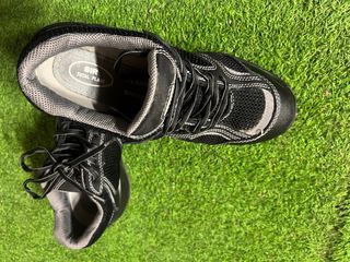 Botas de seguridad negras y grises