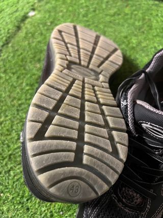 Botas de seguridad negras y grises