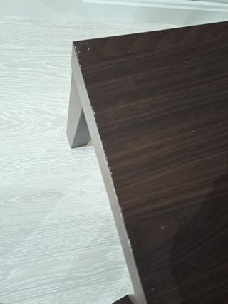 Mesa auxiliar IKEA de madera. LACK
