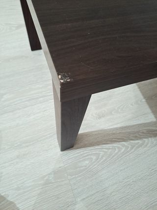 Mesa auxiliar IKEA de madera. LACK