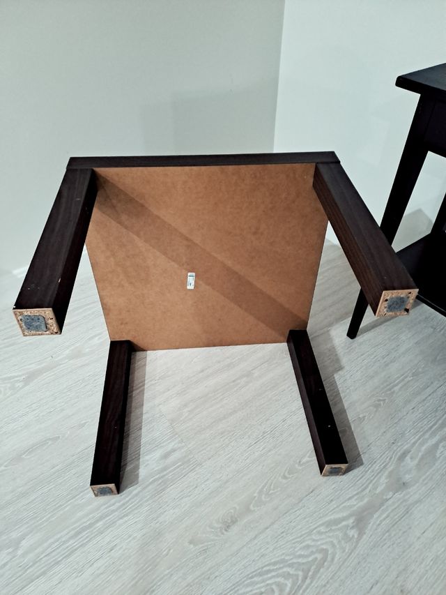 Mesa auxiliar IKEA de madera. LACK