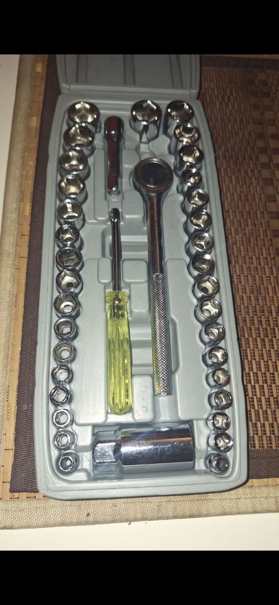 Maletín de carraca y vasos