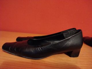 Zapatos negros de tacón bajo