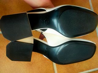 Zapatos planos blancos con lazo