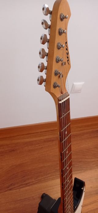 Guitarra Eléctrica Aria STG Series y amplificador 