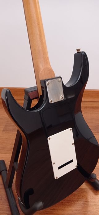 Guitarra Eléctrica Aria STG Series y amplificador