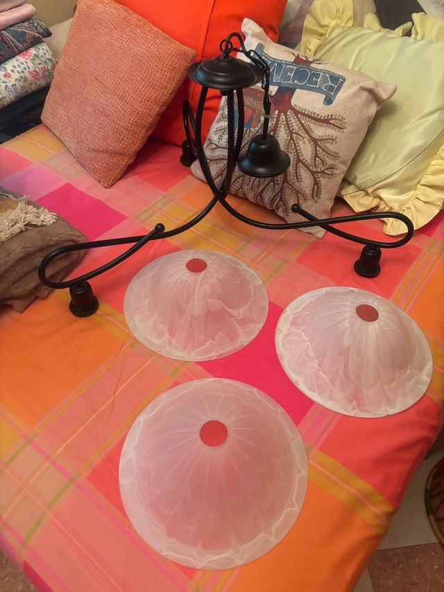 Lámpara de techo con tulipas de cristal