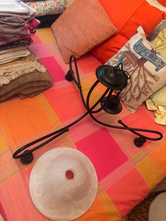 Lámpara de techo con tulipas de cristal