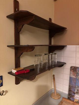 Estantes de cocina antiguos de madera