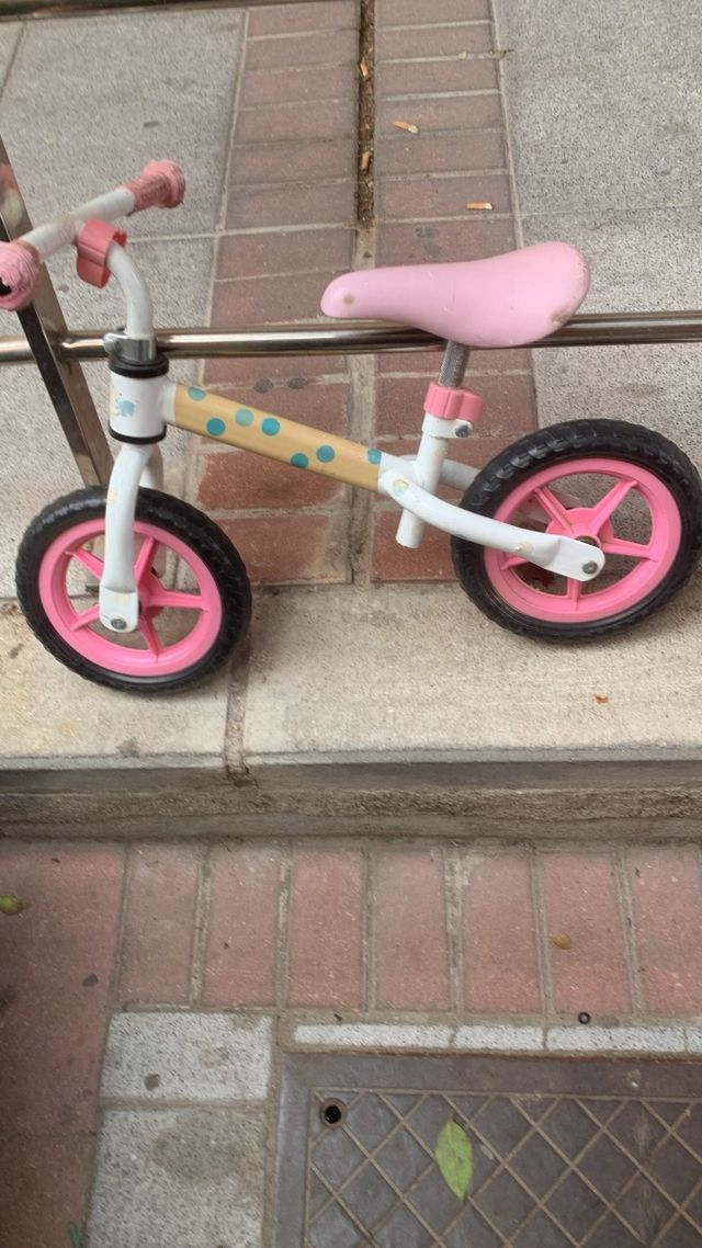 Bicicleta Chicco sin pedales de 2 a 5 años
