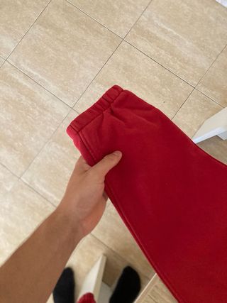 Pantalones deportivos rojos
