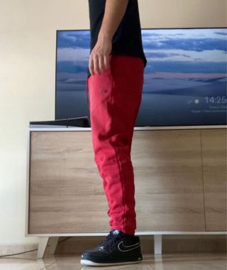 Pantalones deportivos rojos