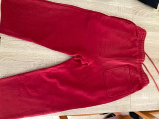 Pantalones deportivos rojos