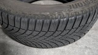 Neumático de invierno Bridgestone 205/55 R16